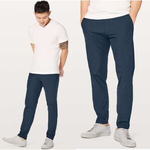 Lululemon men's Commission pants. Classic Fit.Warpstreme.Navy Blue.Sz 31.LM5AS8S